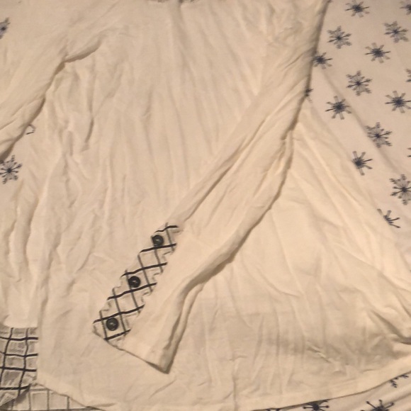 Ladies top - Picture 4 of 4